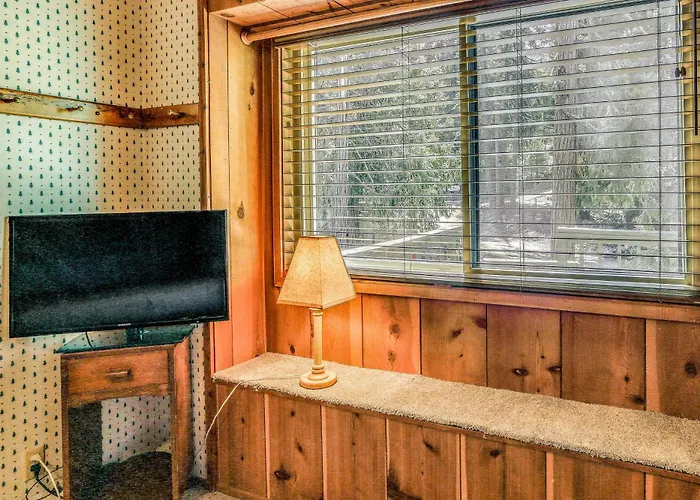3 Mi To Shaver Lake: Cozy 'Bears Hideaway' Cabin!