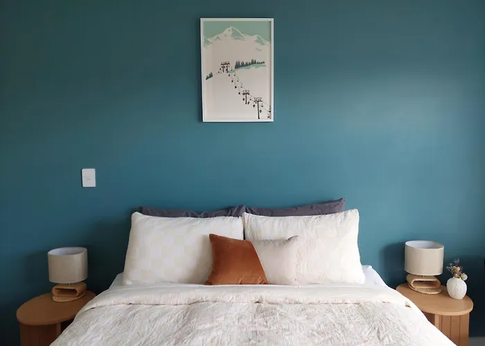 Wanaka Mountain Views Guest Room --No Kitchen--
