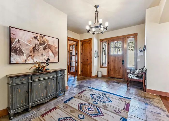 Luxurious 5Bdr Getaway With Hot Tub And Mountain Views