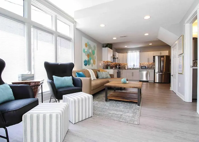Lux Finishes 4 Bedroom Dsm Home Great Location