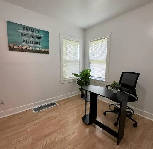 Cozy Home With 3 Beds And An Office!