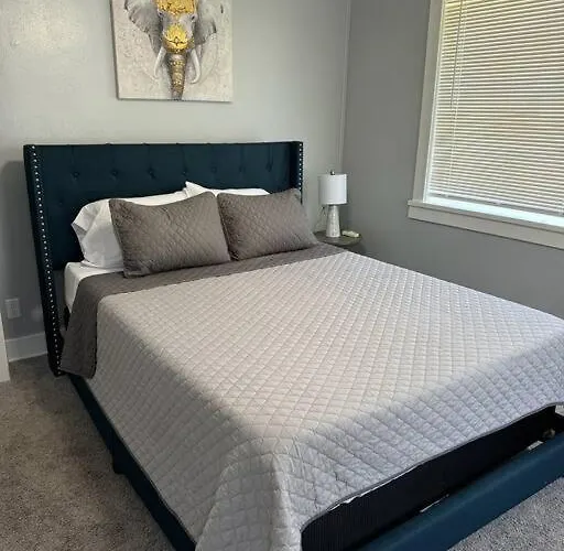 Cozy Home With 3 Beds And An Office!