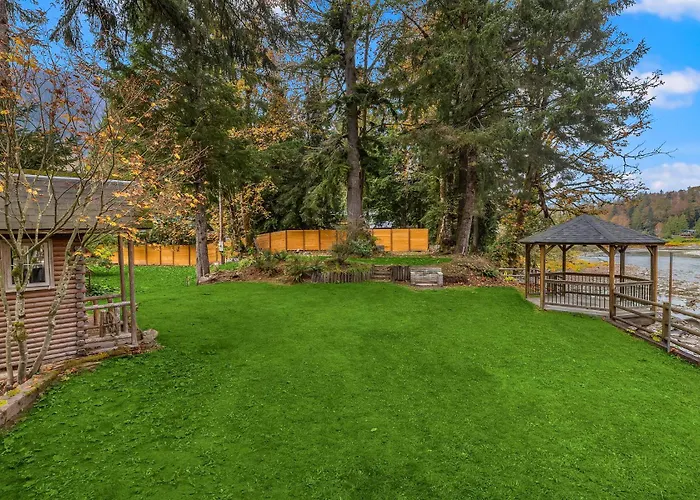 Riverfront Retreat Hot Tub Sauna Yard Gazebo And Views