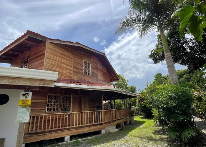 Pangea Lodge Tropical Vibe Home With Shared Pool