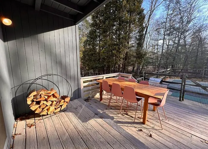 Luxury Woodstock Retreat Hot Tub And Heated Pool