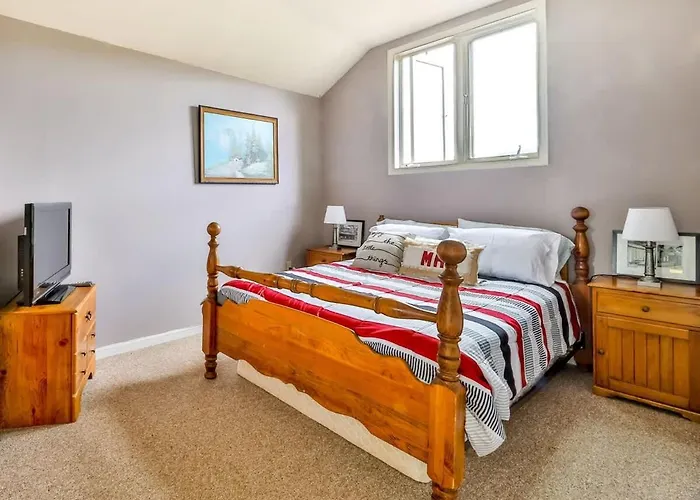 Spacious 3 Bedroom Condo Steps Away From Slopes