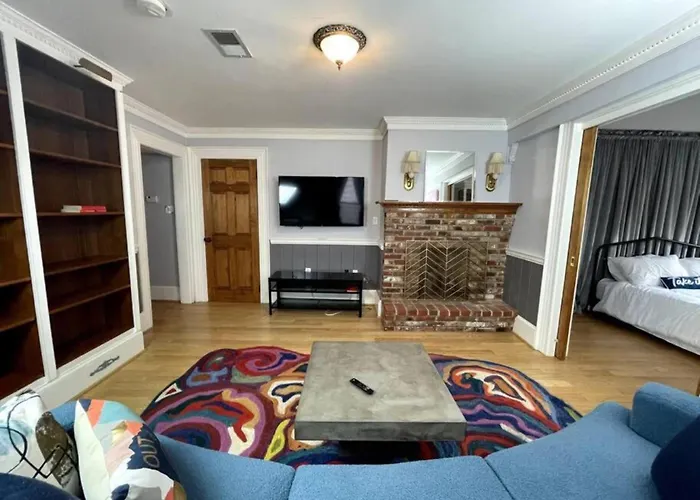 Charming Capitol Hill 2Br Apartment In Walkable Dc