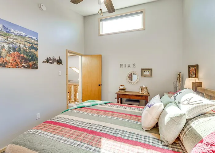 < 1 Mi To Skiing: Family-Friendly Red River Haven