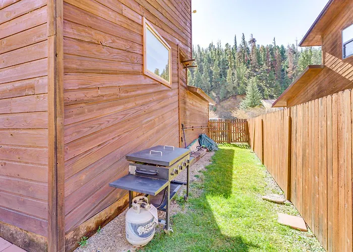 < 1 Mi To Skiing: Family-Friendly Red River Haven