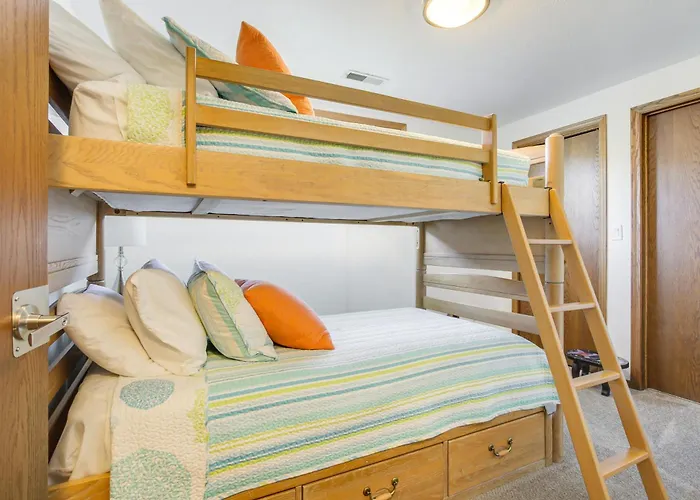 Near Medical Corridor: 'Whimsy Wisconsin' Duplex