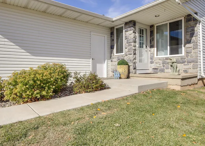 Near Medical Corridor: 'Whimsy Wisconsin' Duplex
