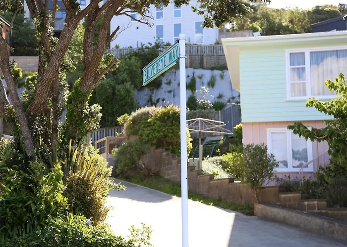 Skyline Vista - Entirely New House With Luxe Views, Espresso, Netflix & Free Parking