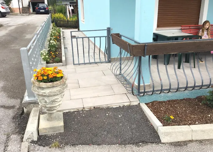 Casa gialla sulle Dolomiti a Padola