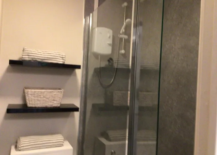 Cherry Tree Mews: Pet-Friendly Self-Check-In with Fast Wi-Fi