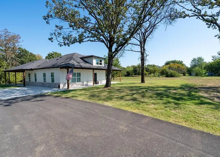Unique Connected Two Side Home For Groups!