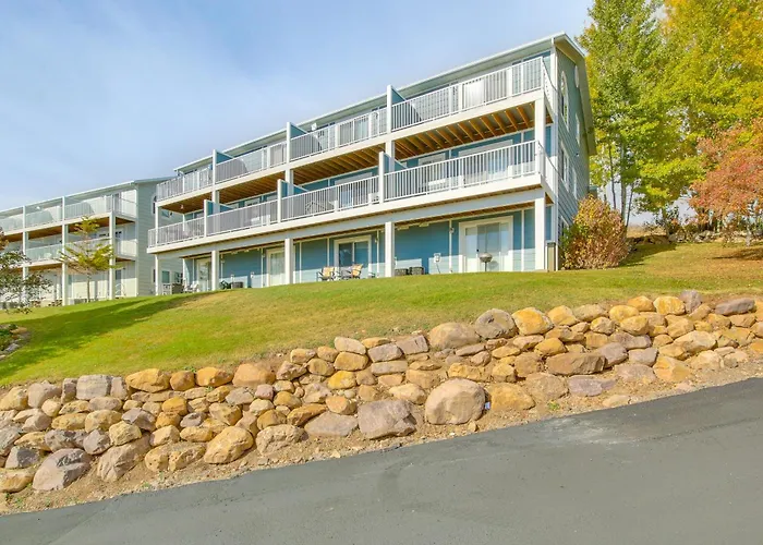 Spacious Garden City Townhome W/ Lake Views!