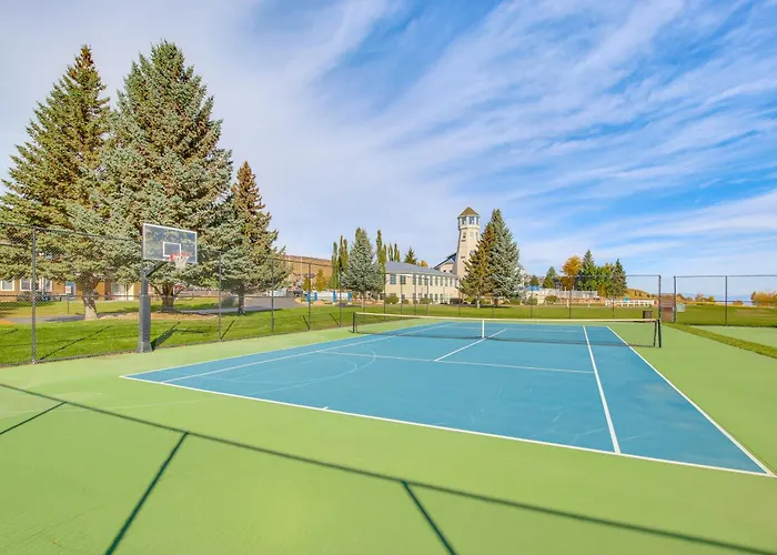Spacious Garden City Townhome W/ Lake Views!