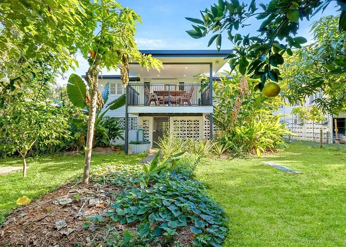 'Palm Paradise' Garden Getaway Near Cairns