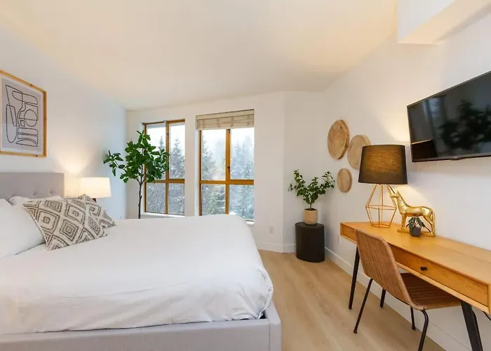 Renovated 1Bed-1Bath In Village With Pool, Hot Tub, And Sauna