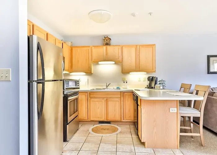 Spacious 3 Bedroom Condo Steps Away From Slopes
