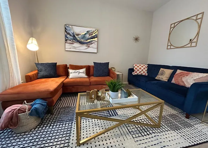 Luxe Central Suburban Retreat