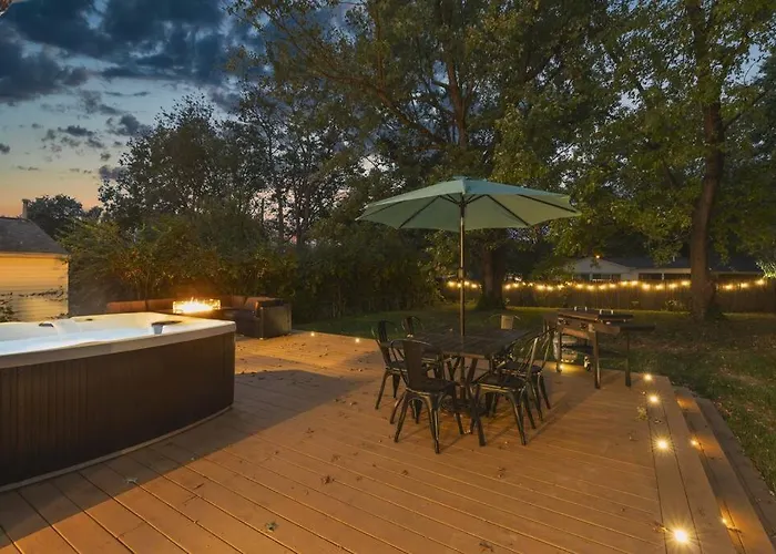 The Luxe Hot Tub10 Min Keenland12 Min Downtown