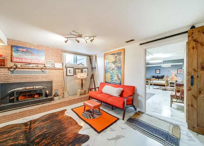 Hot Tub & Sweeping Views: Apt In Clarkston!