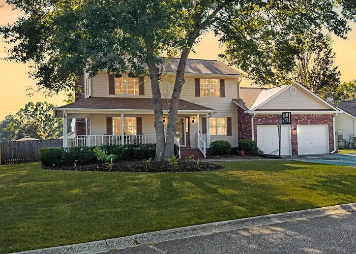 Cozy Home Away From Home - Pet-Friendly, King Bed