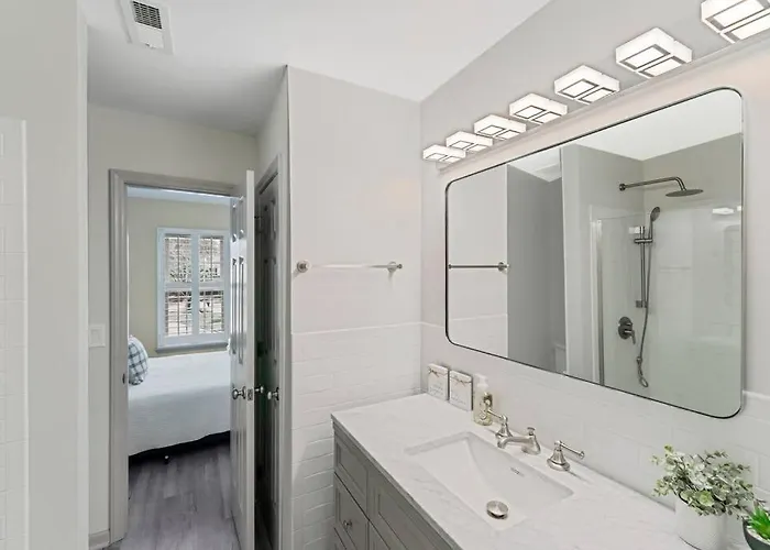 Golf Oasis Modern Townhome!