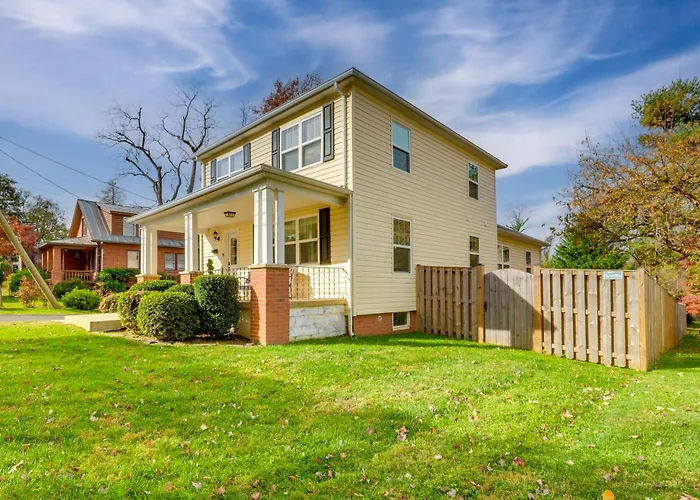 Warrenton Gem: Walk To Downtown!