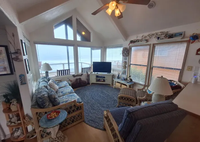 Luxurious Oceanfront Cabin 7 Getaway W Hot Tub
