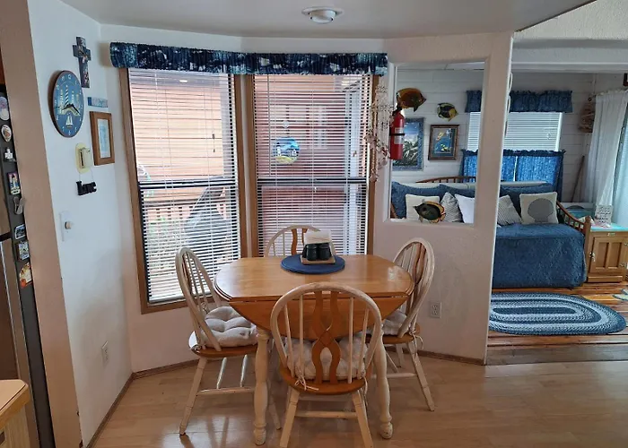 Luxurious Oceanfront Cabin 7 Getaway W Hot Tub