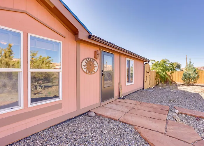 Stunning Views: Quiet Bluff Home Near Hiking!