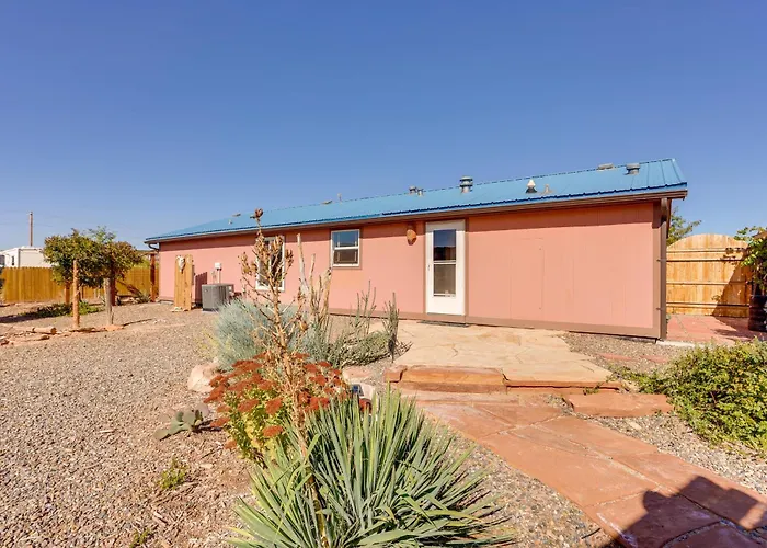 Stunning Views: Quiet Bluff Home Near Hiking!