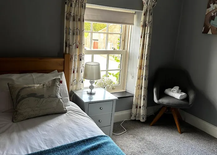 Ivy House, Three Bed Cottage, Parking Garden