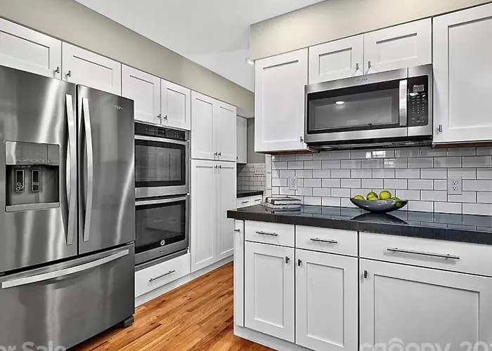 Secluded Oasis In Asheville! Game Room, Movie Theater, And Hot Tub | 20 Min To Biltmore!