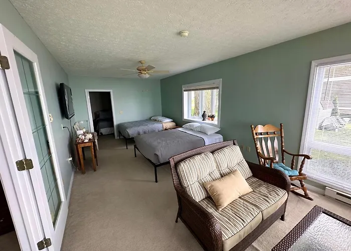 4 Bedroom Lakefront Home With Private Beach On Cedar Point Chaussee