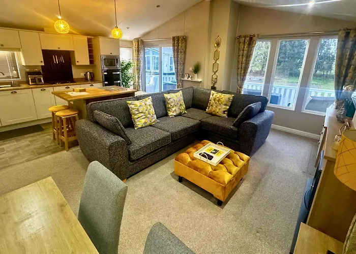 Meadows 33 Hot Tub - Southview Holiday Park
