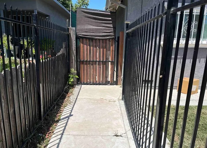 Charming Casita All Too Yourself Near Midtown, Train And Freeway