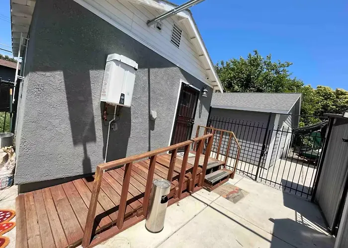 Charming Casita All Too Yourself Near Midtown, Train And Freeway