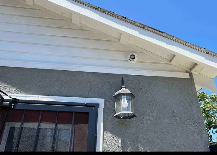 Charming Casita All Too Yourself Near Midtown, Train And Freeway