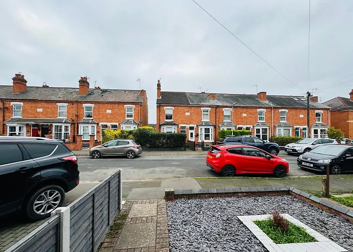 5-Bed Family & Group Stay Near Cricket Ground