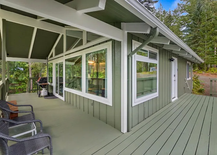 Golf Retreat With Lakes Access