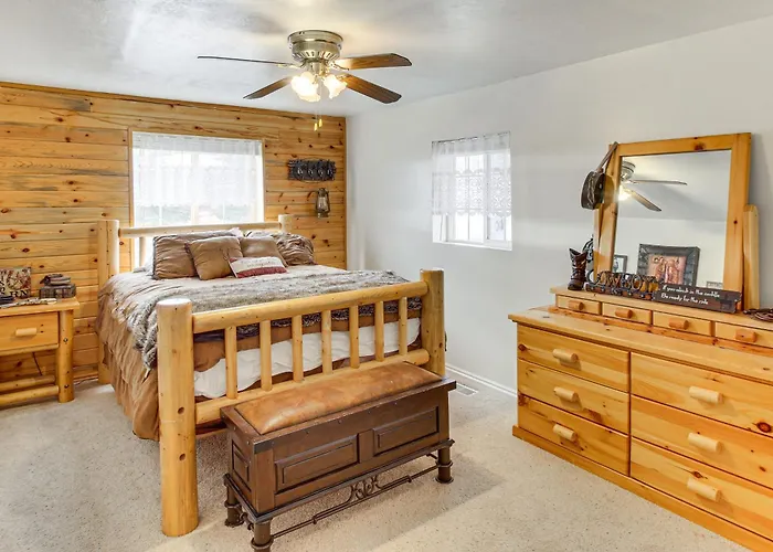 Scenic Views & Game Room: Garden City Retreat!