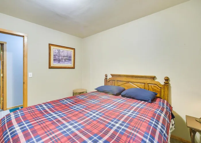 Cozy Birchwood Retreat On Utv Trail W/ Hot Tub!
