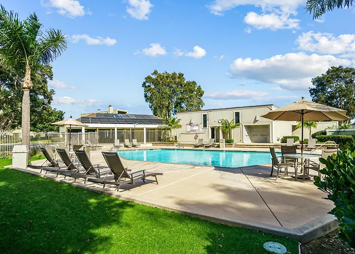 Encinitas Paradise | Seabluffe Gated Community W/ Beach Access