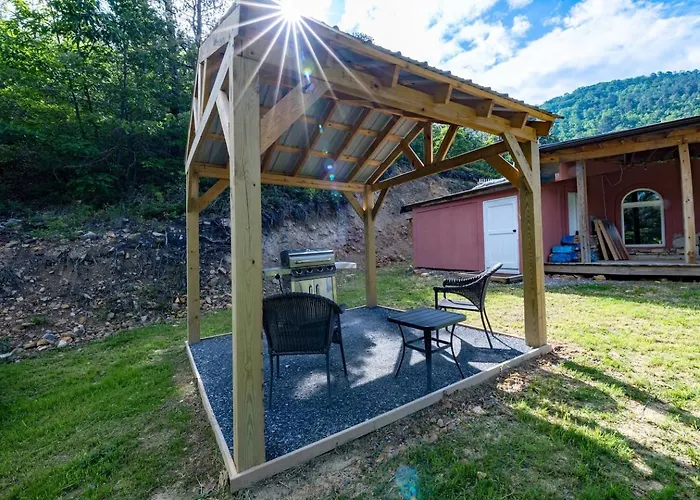 Secluded Lux Bunker Hot Tub, Views & Trails