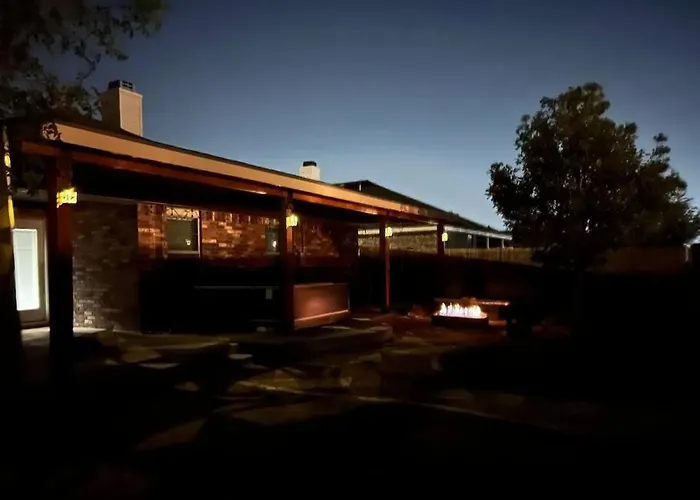 Hottub-King Bed -Fire Pit-Bbq-Pristine Kitchen