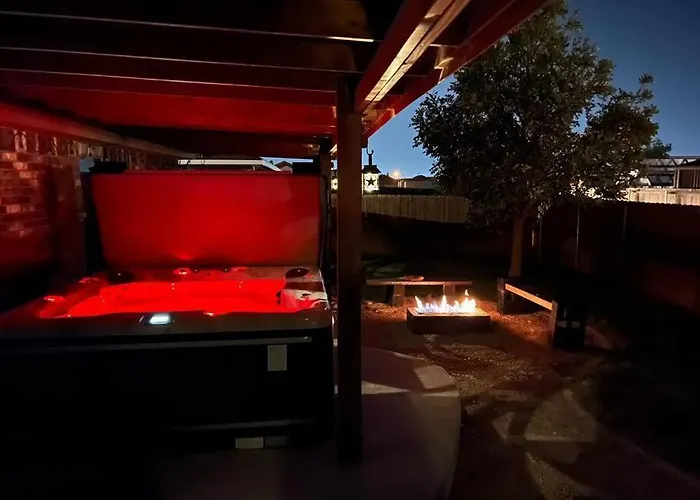 Hottub-King Bed -Fire Pit-Bbq-Pristine Kitchen