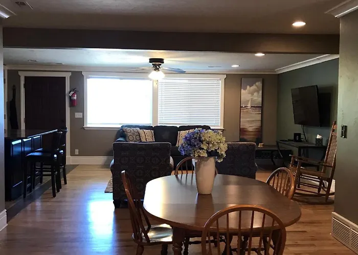 Cozy Bear Lodge